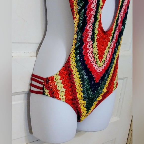 🌺BUNDLE ONLY🌺 Red and Yellow Sleeveless Cut Out Bodysuit - Picture 5 of 10